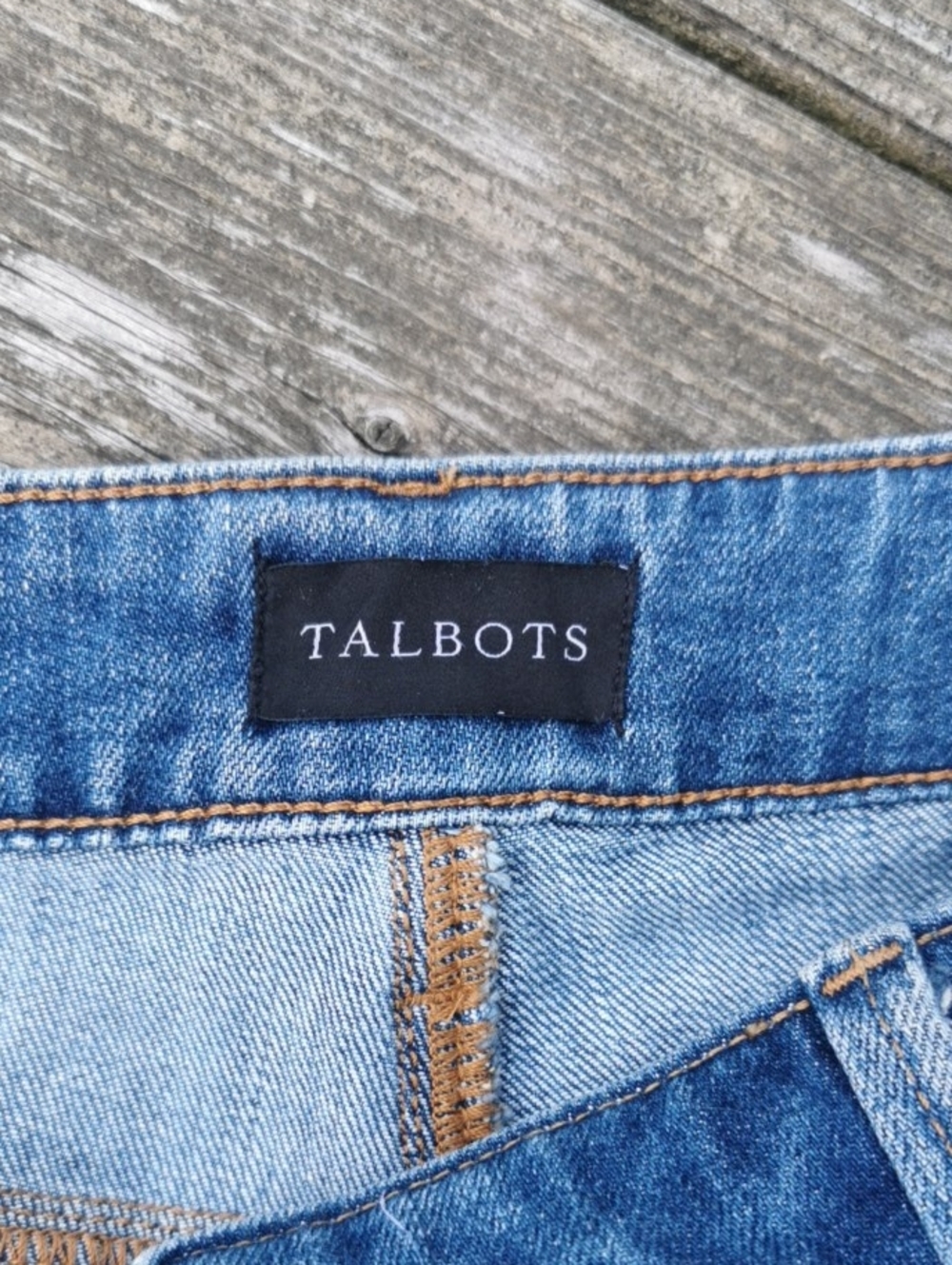 Talbots Women's Blue Barely Boot Medium Wash Straight-Leg Jeans. Size 8 - Picture 2 of 8